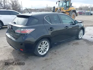 2013 Lexus CT 200h z VIN JTHKD5BH2D2131534, wystawiony jako IAAI lot #41859991 z przebiegiem 177 000 mil mil oraz . Historia ofert i sprzedaży dostępna na DreamBid. Obrazek 4.