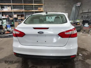 2012 Ford Focus SE с VIN 1FAHP3F21CL301085, выставлен на аукционе IAAI как лот 42321328 с пробегом 157 818 миль миль и . История ставок и продаж доступна на DreamBid. Изображение 16.
