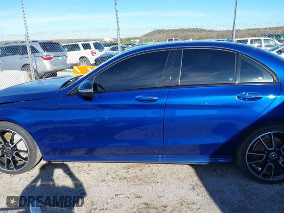2019 Mercedes-Benz C 300 with VIN 55SWF8EB4KU293518, listed as a IAAI auction lot 40725296 with 61,745 mi miles and . Bid and sale history available at carsss.com. Image 14.