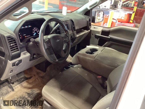 2019 Ford F-150 XL z VIN 1FTMF1CB0KKD36063, wystawiony jako IAAI lot #42459469 z przebiegiem 104 067 mil mil oraz . Historia ofert i sprzedaży dostępna na DreamBid. Obrazek 26.