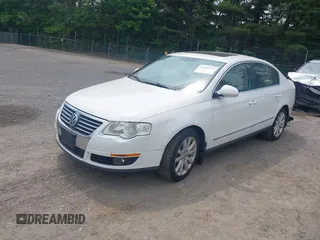 2007 Volkswagen Passat 2.0T z VIN WVWEK73C47P104958, wystawiony jako IAAI lot #42482727 z przebiegiem 171 507 mil mil oraz . Historia ofert i sprzedaży dostępna na DreamBid. Obrazek 2.