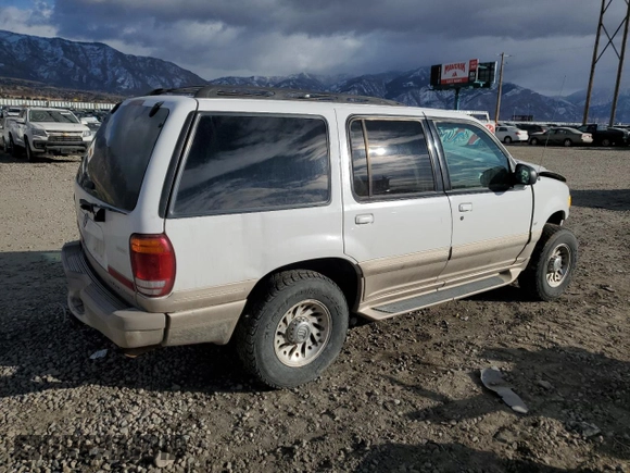 2000 Mercury Mountaineer with VIN 4M2DU66P8YUJ15148, listed as a Copart auction lot 84107204 with 194,511 mi miles and Salvage title. Bid and sale history available at DreamBid. Image 3.