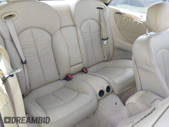 2007 Mercedes-Benz CLK 3.5L with VIN WDBTK56F47T075999, listed as a IAAI auction lot 41915608 with 164,654 mi miles. Bid and sale history available at carsss.com. Image 8.