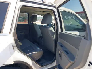 2005 Jeep Grand Cherokee Limited with VIN 1J4HR58235C528997, listed as a IAAI auction lot 41842775 with NaN miles. Bid and sale history available at carsss.com. Image 8.