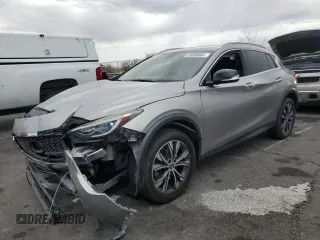 2017 Infiniti QX30 Premium z VIN SJKCH5CR8HA033537, wystawiony jako Copart lot #53636985 z przebiegiem 73 703 mil mil oraz Szkoda całkowita • Salvage title. Historia ofert i sprzedaży dostępna na DreamBid. Obrazek 1.