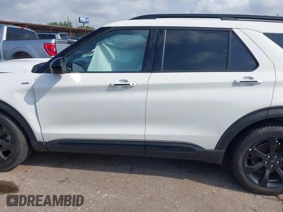 2023 Ford Explorer ST-Line z VIN 1FMSK7KH3PGA99652, wystawiony jako IAAI lot #42109418 z przebiegiem 30 380 mil mil oraz . Historia ofert i sprzedaży dostępna na DreamBid. Obrazek 14.