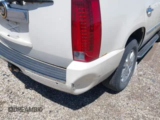 2007 Cadillac Escalade z VIN 1GYFK63827R299936, wystawiony jako IAAI lot #42254274 z przebiegiem 193 798 mil mil oraz . Historia ofert i sprzedaży dostępna na DreamBid. Obrazek 6.