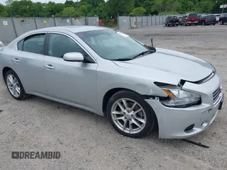 2009 Nissan Maxima S z VIN 1N4AA51EX9C841558, wystawiony jako IAAI lot #42351978 z przebiegiem 102 168 mil mil oraz . Historia ofert i sprzedaży dostępna na DreamBid. Obrazek 1.