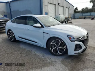 2024 Audi Q8 e-tron Sportback S line Premium Plus z VIN WA1CAAGE5RB013159, wystawiony jako Copart lot #73810634 z przebiegiem Nie podano mil oraz Nie do naprawy. Historia ofert i sprzedaży dostępna na DreamBid. Obrazek 4.