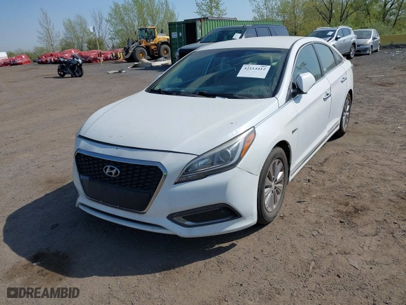 2017 Hyundai Sonata Hybrid SE with VIN KMHE24L1XHA058355, listed as a IAAI auction lot 42114412 with 245,282 mi miles. Bid and sale history available at carsss.com. Image 20.