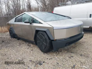 2024 Tesla Cybertruck Cyberbeast z VIN 7G2CEHEE4RA054072, wystawiony jako IAAI lot #41839682 z przebiegiem Nie podano mil oraz . Historia ofert i sprzedaży dostępna na DreamBid. Obrazek 1.