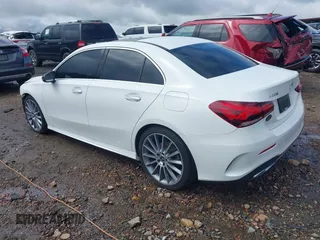2019 Mercedes-Benz A 220 z VIN WDD3G4EB4KW013284, wystawiony jako IAAI lot #41997451 z przebiegiem 35 718 mil mil oraz . Historia ofert i sprzedaży dostępna na DreamBid. Obrazek 3.