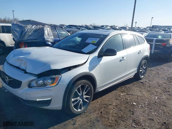 2016 Volvo V60 Cross Country T5 with VIN YV4612HK7G1008879, listed as a IAAI auction lot 41827758 with 144,925 mi miles. Bid and sale history available at carsss.com. Image 2.