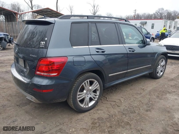 2015 Mercedes-Benz GLK-Class GLK 350 with VIN WDCGG8JB7FG441353, listed as a IAAI auction lot 41598516 with 88,390 mi miles. Bid and sale history available at carsss.com. Image 4.