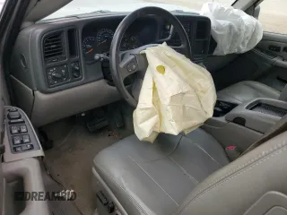 2004 Chevrolet Suburban LT with VIN 1GNEC16Z64J135810, listed as a Copart auction lot 84643984 with 243,355 mi miles and Salvage Title. Bid and sale history available at carsss.com. Image 8.