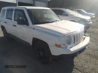 2014 Jeep Patriot Latitude z VIN 1C4NJRFB5ED660860, wystawiony jako IAAI lot #41645966 z przebiegiem 110 853 mil mil oraz . Historia ofert i sprzedaży dostępna na DreamBid. Obrazek 1.
