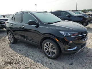 2022 Buick Encore GX Essence z VIN KL4MMGSL2NB116070, wystawiony jako Copart lot #60507625 z przebiegiem 40 067 mil mil oraz Szkoda całkowita • Salvage title. Historia ofert i sprzedaży dostępna na DreamBid. Obrazek 4.