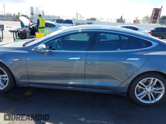 2014 Tesla Model S 60 with VIN 5YJSA1S15EFP29010, listed as a IAAI auction lot 41798180 with 142,754 mi miles and . Bid and sale history available at DreamBid. Image 14.