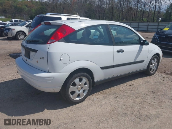 2001 Ford Focus ZX3 z VIN 3FAFP31381R210045, wystawiony jako IAAI lot #41912083 z przebiegiem 52 931 mil mil oraz . Historia ofert i sprzedaży dostępna na DreamBid. Obrazek 4.