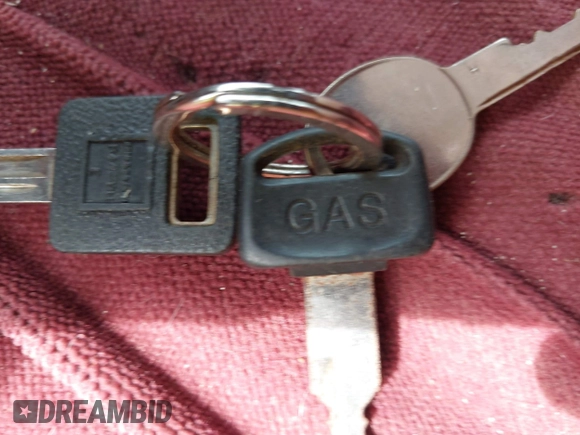 1994 Chevrolet Chevy Van z VIN 1GBEG25K4RF177057, wystawiony jako IAAI lot #42090808 z przebiegiem 123 654 mil mil oraz . Historia ofert i sprzedaży dostępna na DreamBid. Obrazek 11.