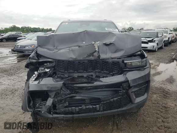 2024 Jeep Grand Cherokee Altitude with VIN 1C4RJHAG7RC257697, listed as a Copart auction lot 89375045 with 1,792 mi miles and Salvage title. Bid and sale history available at DreamBid. Image 5.