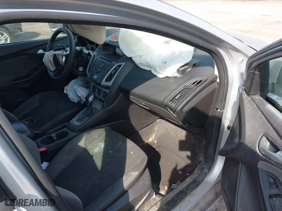 2013 Ford Focus SE with VIN 1FADP3F20DL174037, listed as a IAAI auction lot 41792552 with 131,984 mi miles. Bid and sale history available at carsss.com. Image 5.