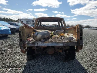 2000 Ford Super Duty F-250 XL with VIN 1FTNW21F0YEA21769, listed as a Copart auction lot 47771375 with 0 mi miles and Non Repairable. Bid and sale history available at carsss.com. Image 6.