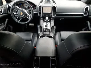 2018 Porsche Cayenne S z VIN WP1AB2A23JLA60752, wystawiony jako Copart lot #44623825 z przebiegiem 86 605 mil mil oraz Szkoda całkowita • Salvage title. Historia ofert i sprzedaży dostępna na DreamBid. Obrazek 8.