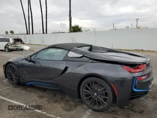 2019 BMW i8 z VIN WBY2Z6C57K7D00400, wystawiony jako Copart lot #63623433 z przebiegiem 4255 mil mil oraz . Historia ofert i sprzedaży dostępna na DreamBid. Obrazek 2.