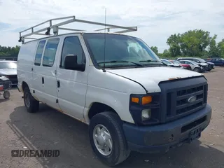 2013 Ford Econoline Cargo Commercial z VIN 1FTNE2EW8DDB33894, wystawiony jako IAAI lot #42841415 z przebiegiem 224 026 mil mil oraz . Historia ofert i sprzedaży dostępna na DreamBid. Obrazek 1.