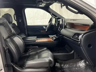 2019 Lincoln Navigator Reserve z VIN 5LMJJ2LT3KEL01508, wystawiony jako Copart lot #60321915 z przebiegiem 81 454 mil mil oraz Czysty tytuł • Clean title. Historia ofert i sprzedaży dostępna na DreamBid. Obrazek 5.