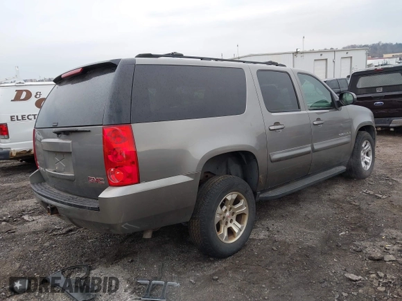 2007 GMC Yukon XL SLT with VIN 1GKFK16367J222143, listed as a IAAI auction lot 41676370 with 211,565 mi miles. Bid and sale history available at carsss.com. Image 4.