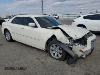 2007 Chrysler 300 Touring z VIN 2C3KA53G27H859368, wystawiony jako Copart lot #55089035 z przebiegiem 181 841 mil mil oraz Szkoda całkowita • Salvage title. Historia ofert i sprzedaży dostępna na DreamBid. Obrazek 4.