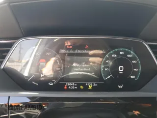 2024 Audi Q8 e-tron Premium Plus z VIN WA15AAGE6RB025796, wystawiony jako Copart lot #54271535 z przebiegiem 29 045 mil mil oraz Szkoda całkowita • Salvage title. Historia ofert i sprzedaży dostępna na DreamBid. Obrazek 9.