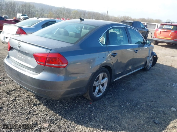 2013 Volkswagen Passat SE with VIN 1VWBP7A36DC039148, listed as a IAAI auction lot 42075823 with 196,734 mi miles. Bid and sale history available at carsss.com. Image 4.