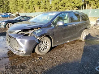 2021 Toyota Sienna XLE with VIN 5TDJRKEC4MS069575, listed as a Copart auction lot 44793525 with 141,319 mi miles and Salvage Title. Bid and sale history available at carsss.com. Image 1.
