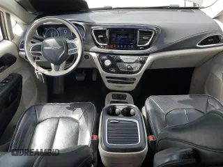 2017 Chrysler Pacifica Limited z VIN 2C4RC1GG5HR759865, wystawiony jako Copart lot #56431515 z przebiegiem 93 473 mil mil oraz Szkoda całkowita • Salvage title. Historia ofert i sprzedaży dostępna na DreamBid. Obrazek 8.