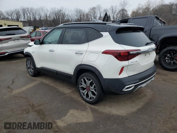 2022 Kia Seltos SX with VIN KNDETCA23N7299979, listed as a Copart auction lot 42940095 with 27,315 mi miles and Salvage title. Bid and sale history available at DreamBid. Image 2.