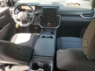 2025 GMC Acadia AWD Elevation z VIN 1GKENNRS6SJ209902, wystawiony jako Copart lot #52977065 z przebiegiem 1 540 mil mil oraz Czysty tytuł • Clean title. Historia ofert i sprzedaży dostępna na DreamBid. Obrazek 8.