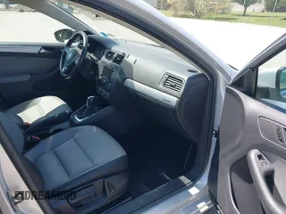 2013 Volkswagen Jetta Hybrid SE с VIN 3VW637AJXDM223583, выставлен на аукционе IAAI как лот 42246241 с пробегом 44 409 миль миль и . История ставок и продаж доступна на DreamBid. Изображение 5.