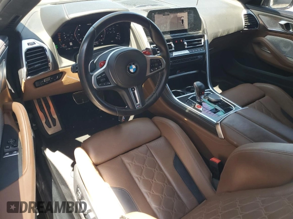 2022 BMW M8 Competition z VIN WBSAE0C06NCH19837, wystawiony jako Copart lot #56768815 z przebiegiem 27 088 mil mil oraz Szkoda całkowita • Salvage title. Historia ofert i sprzedaży dostępna na DreamBid. Obrazek 8.