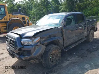 2022 Toyota Tacoma SR z VIN 3TYAX5GN5NT046897, wystawiony jako IAAI lot #42253604 z przebiegiem 69 246 mil mil oraz . Historia ofert i sprzedaży dostępna na DreamBid. Obrazek 2.