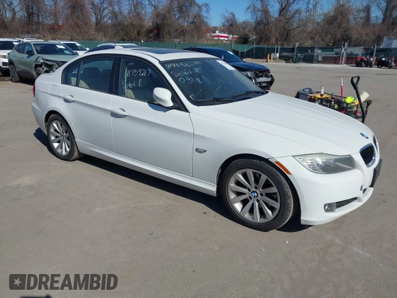2011 BMW 3 Series 328i with VIN WBAPH7C59BE461739, listed as a IAAI auction lot 41759267 with 192,266 mi miles. Bid and sale history available at carsss.com. Image 1.