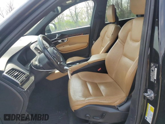 2018 Volvo XC90 Momentum z VIN YV4A22PK5J1209048, wystawiony jako Copart lot #52187925 z przebiegiem 90 909 mil mil oraz Szkody całkowita. Historia ofert i sprzedaży dostępna na DreamBid. Obrazek 7.