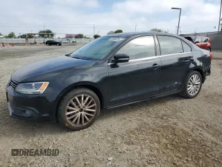 2013 Volkswagen Jetta SEL z VIN 3VWLP7AJ0DM350530, wystawiony jako Copart lot #55908475 z przebiegiem 135 812 mil mil oraz Szkoda całkowita • Salvage title. Historia ofert i sprzedaży dostępna na DreamBid. Obrazek 1.