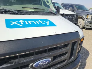 2008 Ford Econoline Cargo Commercial z VIN 1FTNE24L98DA83102, wystawiony jako IAAI lot #42455905 z przebiegiem 185 727 mil mil oraz . Historia ofert i sprzedaży dostępna na DreamBid. Obrazek 8.
