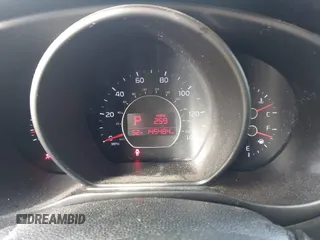 2016 Kia Soul + z VIN KNDJP3A57G7349721, wystawiony jako IAAI lot #41881529 z przebiegiem 145 484 mil mil oraz . Historia ofert i sprzedaży dostępna na DreamBid. Obrazek 7.
