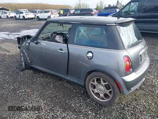 2004 MINI Hardtop S z VIN WMWRE33434TD88466, wystawiony jako IAAI lot #42012286 z przebiegiem 171 283 mil mil oraz . Historia ofert i sprzedaży dostępna na DreamBid. Obrazek 3.