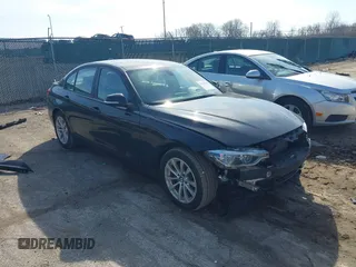 2017 BMW 3 Series 320i xDrive с VIN WBA8A3C33HK692193, выставлен на аукционе IAAI как лот 41759711 с пробегом 118 012 миль миль и . История ставок и продаж доступна на DreamBid. Изображение 1.