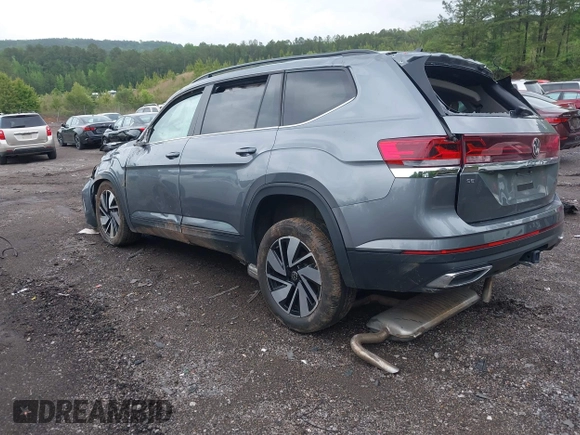 2024 Volkswagen Atlas SE with VIN 1V2WR2CA2RC536071, listed as a IAAI auction lot 42087700 with 38,879 mi miles and . Bid and sale history available at DreamBid. Image 3.